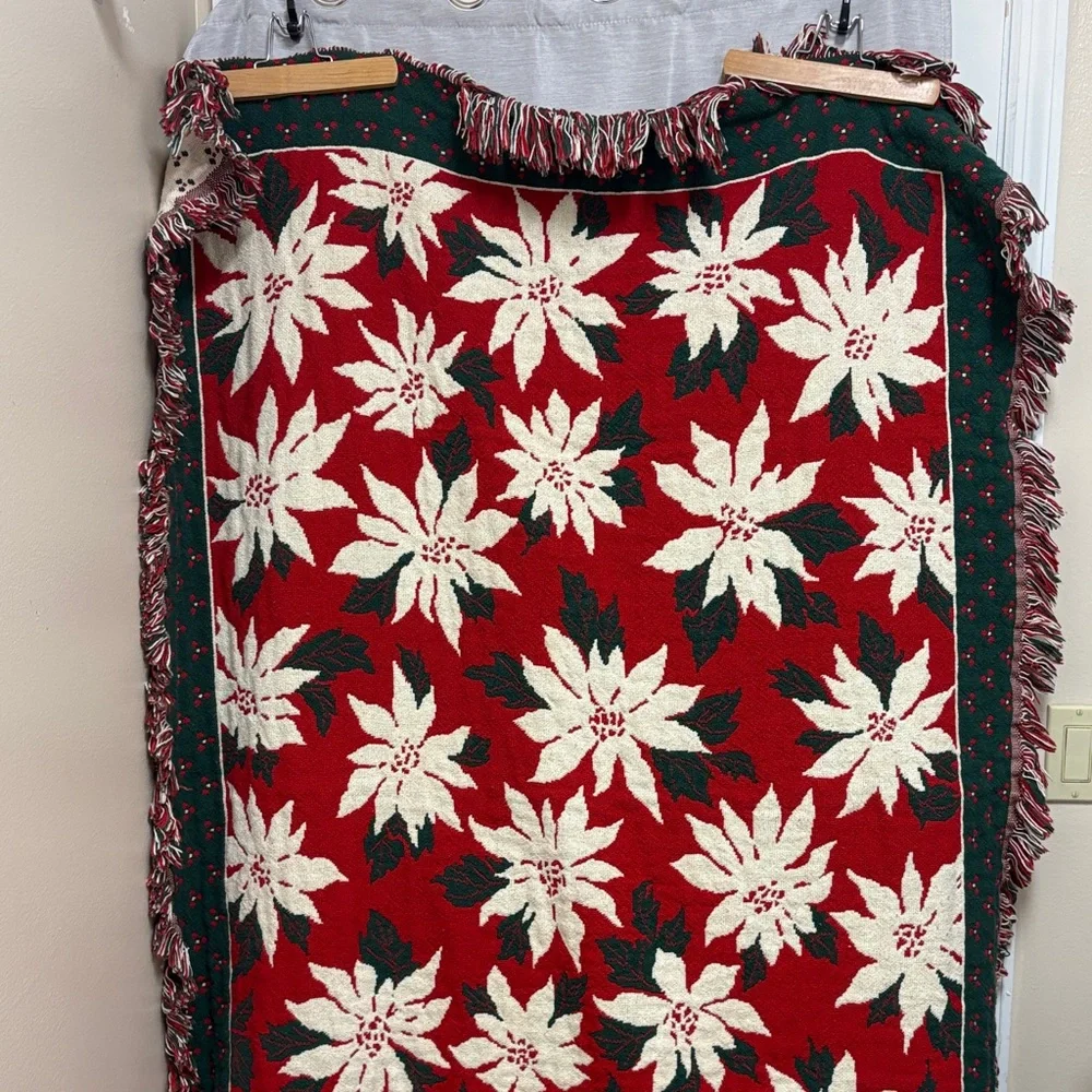 Holiday Festive Vintage Tapestry Throw Blanket with Poinsettias multicolor